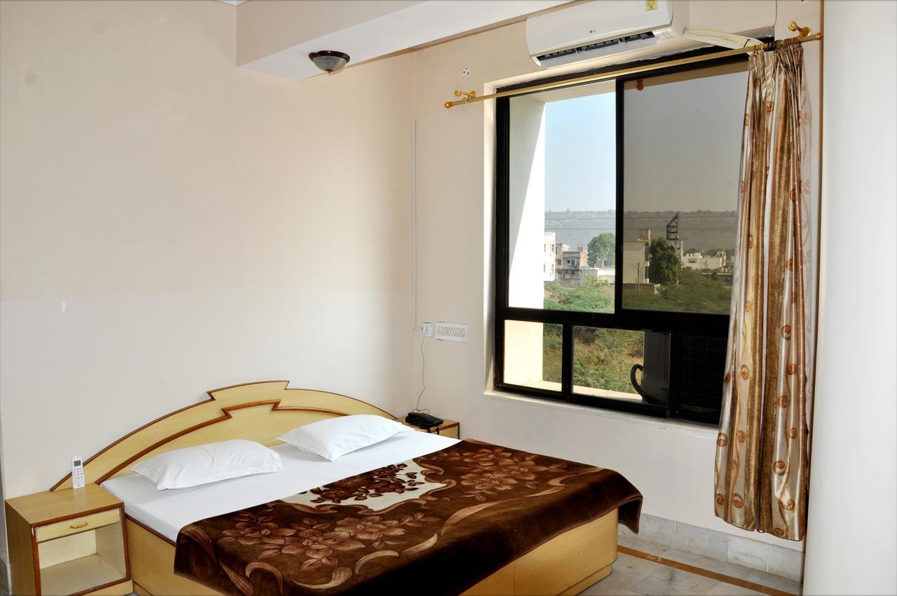 Hotel Kirti Plaza Chittorgarh Exteriör bild