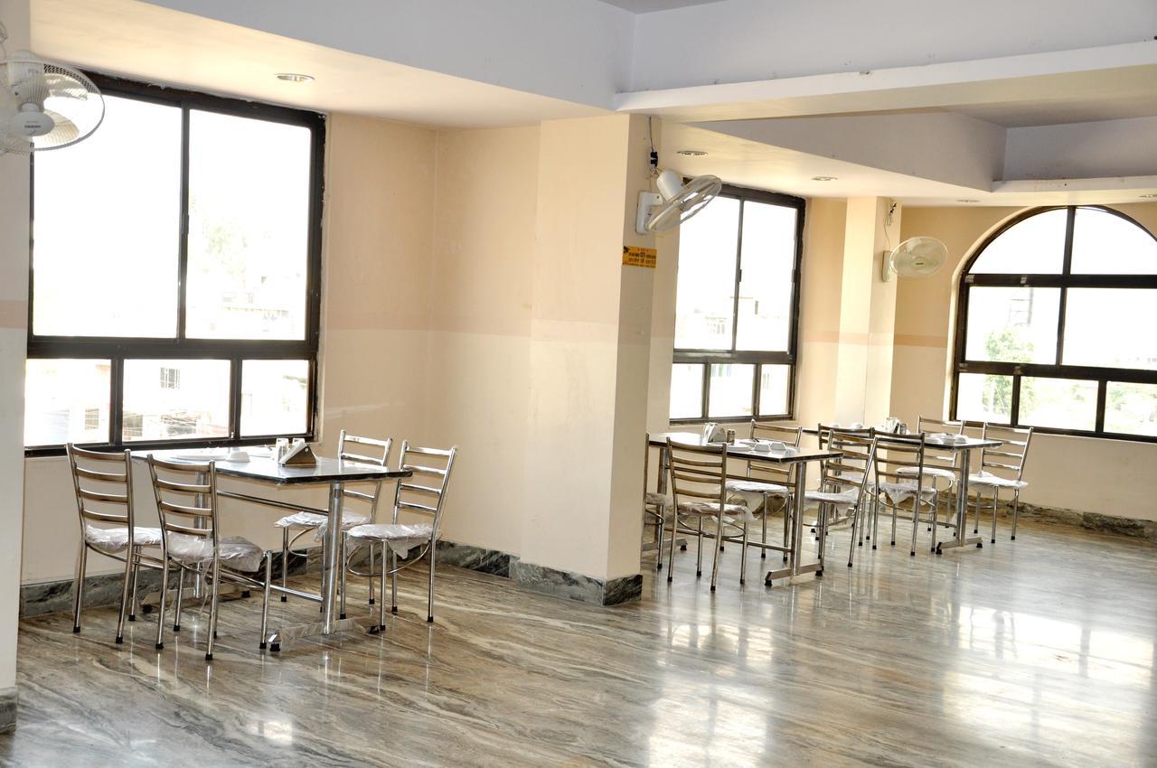 Hotel Kirti Plaza Chittorgarh Exteriör bild