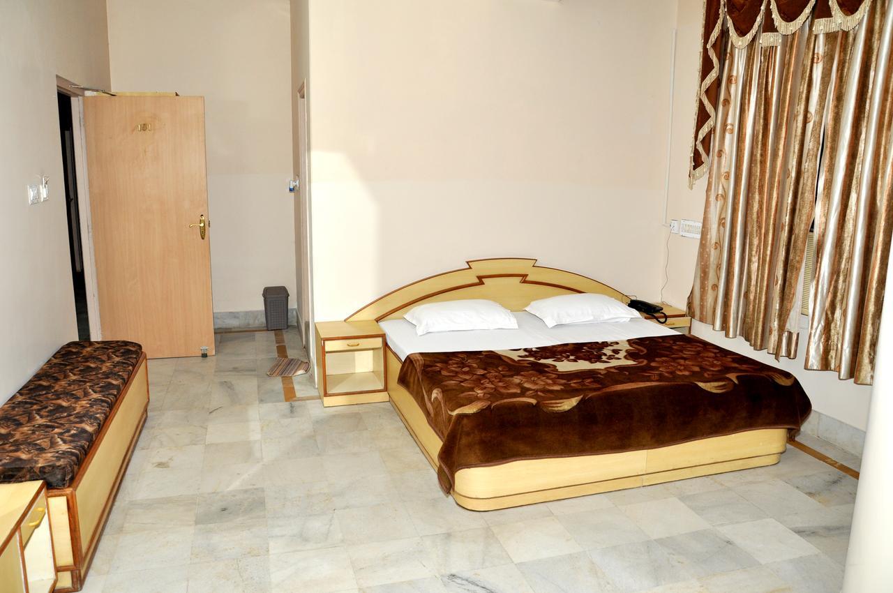 Hotel Kirti Plaza Chittorgarh Exteriör bild